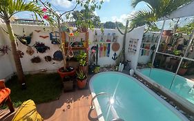 Bangalo Terreo, Com Quintal E Piscina Privativos